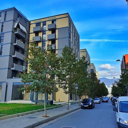 Spacious 2-Bedroom Apartment Near Center Тирана Экстерьер фото