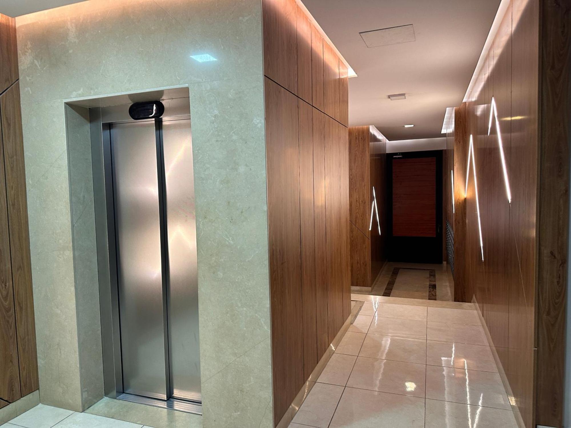 Spacious 2-Bedroom Apartment Near Center Тирана Экстерьер фото