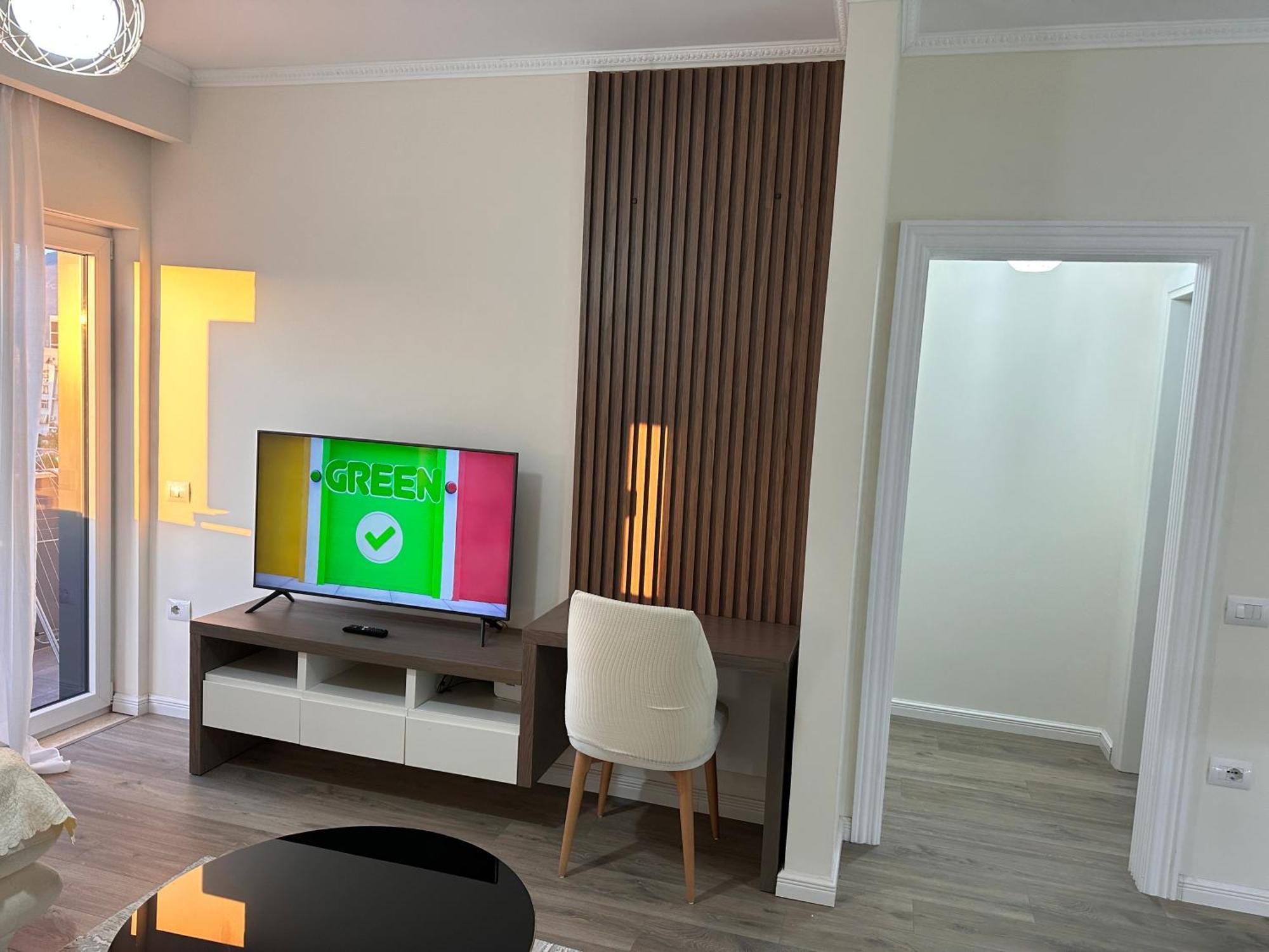 Spacious 2-Bedroom Apartment Near Center Тирана Экстерьер фото