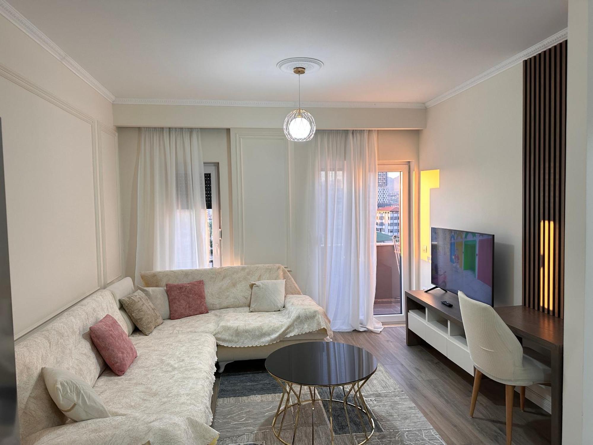 Spacious 2-Bedroom Apartment Near Center Тирана Экстерьер фото